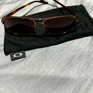 Oakley feedback rose gold